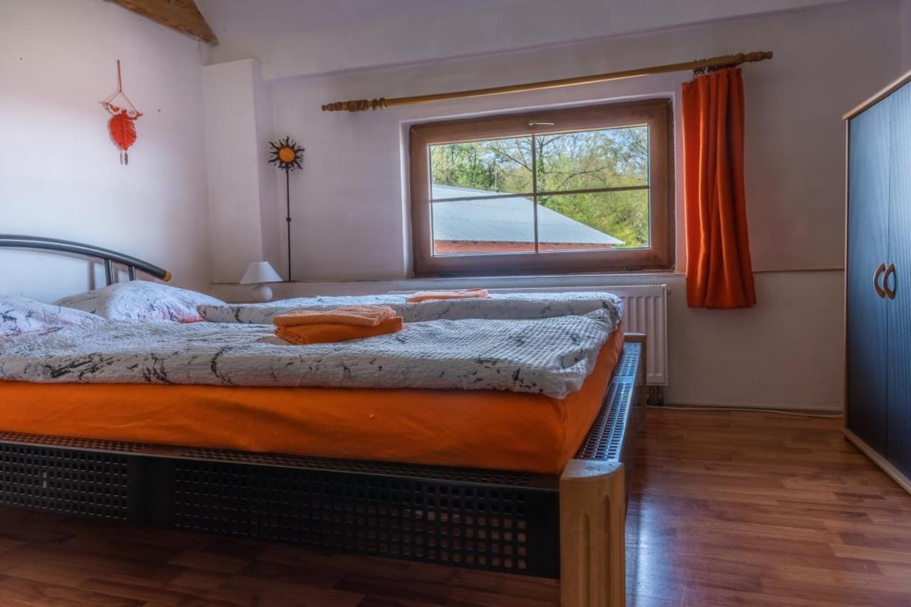 Ranc Cerveny Mlyn Villa Lisov  Luaran gambar